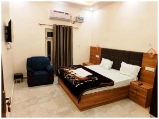 Hotel PREMIUM #VRRINDAVAN PALACE Near Ram janam Bhoomi and Temple - Fully Air Conditioned Room - A Top Rated Hotel - Ayodhya - 0