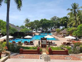 Classic Balinese Sunset KUTA Legian - 5 min walk to Kuta beach AC WiFi ! - 5