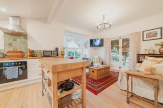 Stylish Central Cottage - Modern Heating & Parking - Christchurch - 9