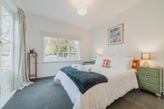Stylish Central Cottage - Modern Heating & Parking - Christchurch - 8