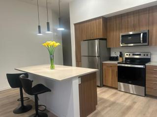 Walk of Fame Upscale Hollywood 2bedroom 2bath Apartment Pool, Sky Lounge, Free parking - Los Angeles - 0