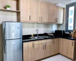 Budget City View w Pool Access in BGC Taguig City - 7