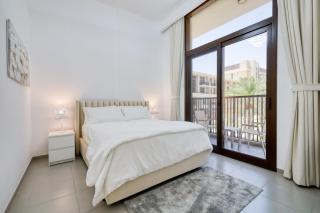 Stylish 2BR Retreat in Town Square - 4