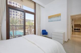 Stylish 2BR Retreat in Town Square - 2