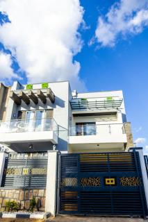 Cozy Luxe 2 Bedroom 2 Bath Apartment with Balcony BBB NATION OASIS KIGALI - Kigali - 9