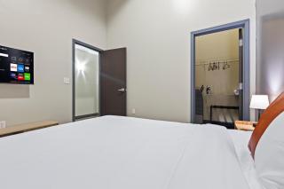 Luxury - Kay Bailey - Free Parking - 1