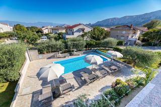 Mediterranes Apartment mit Pool, Grill, Liegen - nur 400 Meter zum Strand - Baška - 0
