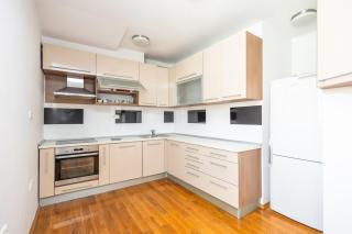 Spacious Apartment in Downtown - Sarajevo - 3
