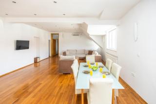 Spacious Apartment in Downtown - Sarajevo - 4