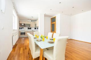 Spacious Apartment in Downtown - Sarajevo - 3