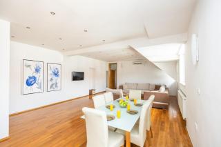 Spacious Apartment in Downtown - Sarajevo - 5