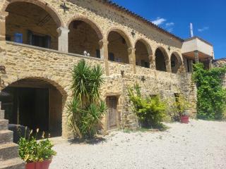 Renovated Bastide Among Vineyards Near Uzès - Pougnadoresse - 8