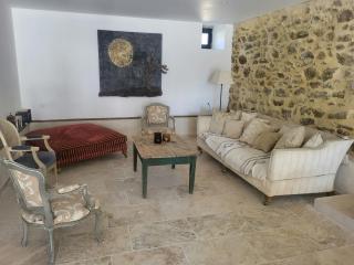 Renovated Bastide Among Vineyards Near Uzès - Pougnadoresse - 5