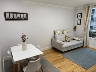 Au coeur du marché Poncelet et à 2 pas de l'Arc de Triomphe - appartement 6 personnes et 1 bébé, sdb, 2 WC - 3