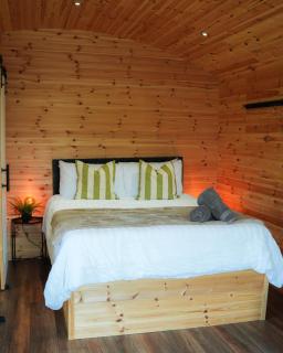 'Cosy Gem' Cabin Woodland Retreat Randalstown NI - - 5