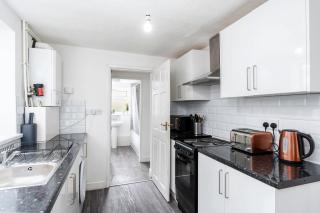 Convenient 4 Bedroom Home in Central Grimsby - Grimsby - 9