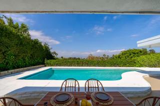 Hillside Retreat Heated Pool & Jacuzzi with Valley Views - 5