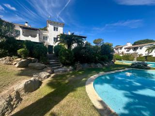 VILLA BLANCA 13 - Recién renovada casa con jardín y piscina comunitaria - Pals - 9