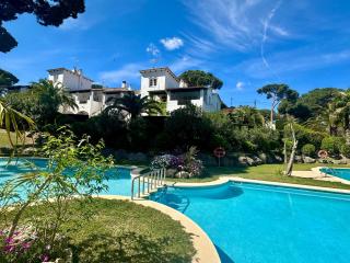 VILLA BLANCA 13 - Recién renovada casa con jardín y piscina comunitaria - Pals - 0