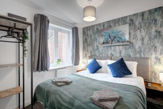 Spacious 4 Bed Preston Home with Garden & Parking - Preston - 7