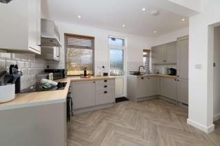 3 Bedroom Spacious and Homely Welsh Retreat - Coelbren - 9