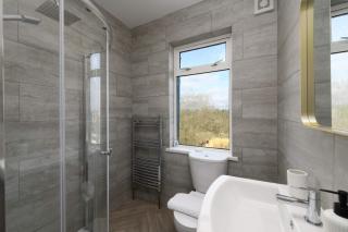 3 Bedroom Spacious and Homely Welsh Retreat - Coelbren - 4