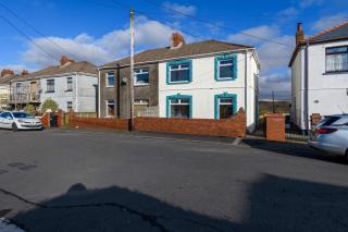 3 Bedroom Spacious and Homely Welsh Retreat - Coelbren - 1