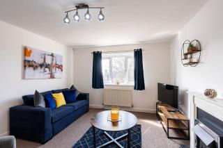 Spacious 4 Bedroom Home w Parking, Near Doncaster - Askern - 0
