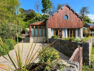 Quai du Val is a Charming Pet and Family Friendly Riverside Gite in Lehon close to Dinan Sleeps 7 - Dinan - 0