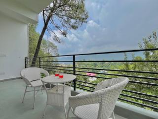 1BHK AC APARTMENT I WITH PRIVATE BALCONY I VALLEY VIEW I ReSTAURANT I COUPLE FRIENDLY - Kasauli - 4