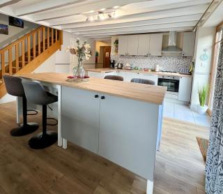 Quai du Val is a Charming Pet and Family Friendly Riverside Gite in Lehon close to Dinan Sleeps 7 - Dinan - 2