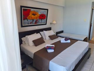 Castle Hotel - Himare - 4