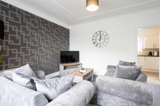 Modern and Spacious 3 Bedroom Home in St Helens - Burtonwood - 2