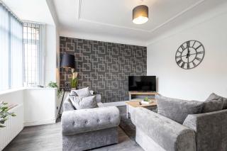 Spacious & Bright 3 Bedroom House in St Helens - Burtonwood - 0