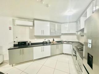 Stunning 2 Bed - Rooftop Braai Area - Sunset Views - Durban - 2