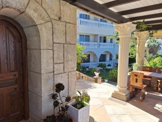 Castle Hotel - Himare - 3