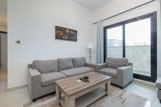 StayShort - Breathtaking 2BR Apartment in Jebel Ali Village - 1