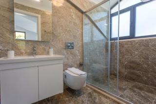 Hisar Celebrity D - 4