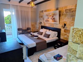 Castle Hotel - Himare - 1