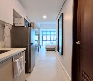 Sunny Studio with Netflix, Pool, & Gym in IT Park - Cebu - 3