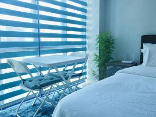 Sunny Studio with Netflix, Pool, & Gym in IT Park - Cebu City - 3