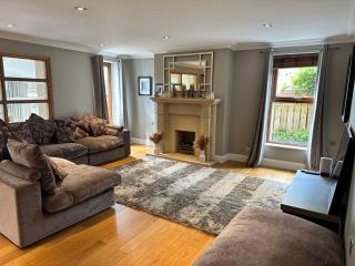 Bright, Tranquil, City Apartment - Belfast - 0
