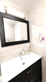 The Downtown Gem Toronto - 8