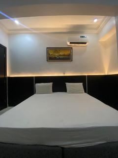 Tastefully furnished two bedrooms Ikate Lagos - Lekki - 9