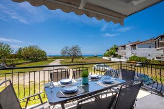 Sunkissed beachfront holiday home - Skála Foúrkas - 0