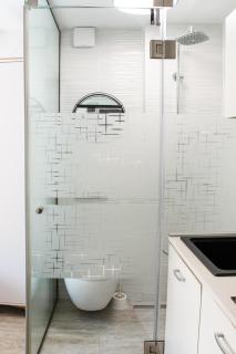 Elephant-In-A-Room w Glass Bath - Zagreb - 3