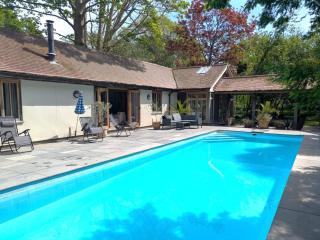 Rural Studio with Shared Pool, Large Gardens & Tennis, Dog Friendly! Chichester Holiday Properties - Chichester - 6