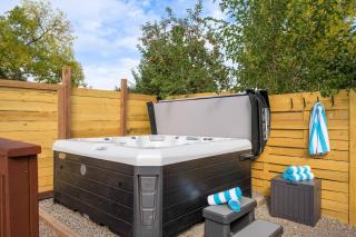 Mini Golf • Fire Pit • Hot Tub | Game House for 14 - 3