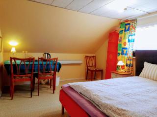 Small bedroom, outside toilet, shower kitchen, 120 m from Sandbach - 6