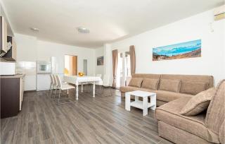 Amazing Home In Soline - 8